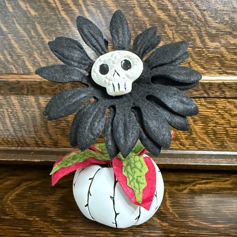 Target Hyde & Eek! Ghoulish Garden Dreadful Daisy Halloween Plant - Picture 2 of 9